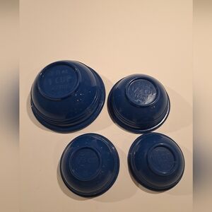 Le Creuset Measuring Cups Silicone BLUE  Set Of Four Pinch Bowls 1/4 Cup-1 Cup